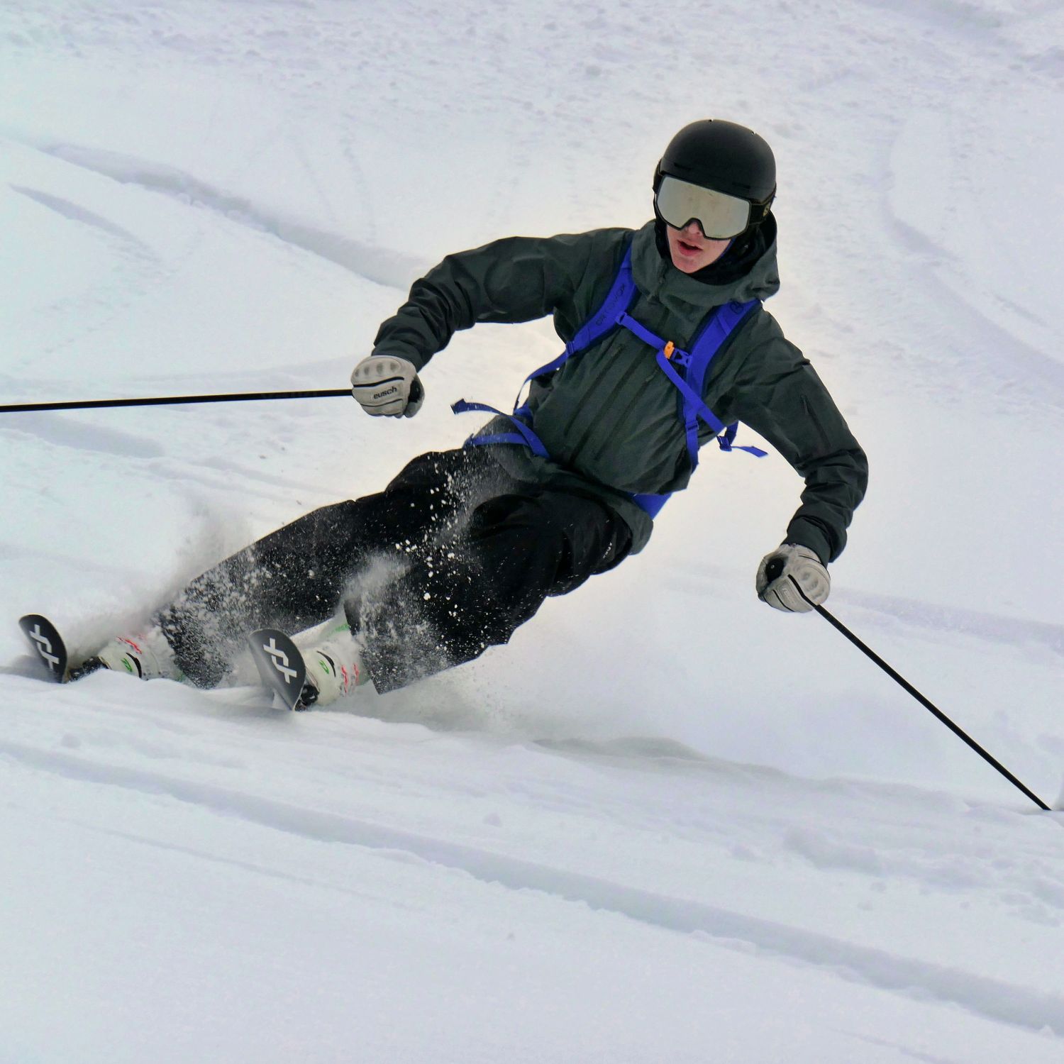 Wer Powder genießen will muss auch fit in der Verschüttetensuche sein. Kammeradenhilfe ist das A und O beim Freeriden. Lawinenkurs für Schüler am Fellhorn