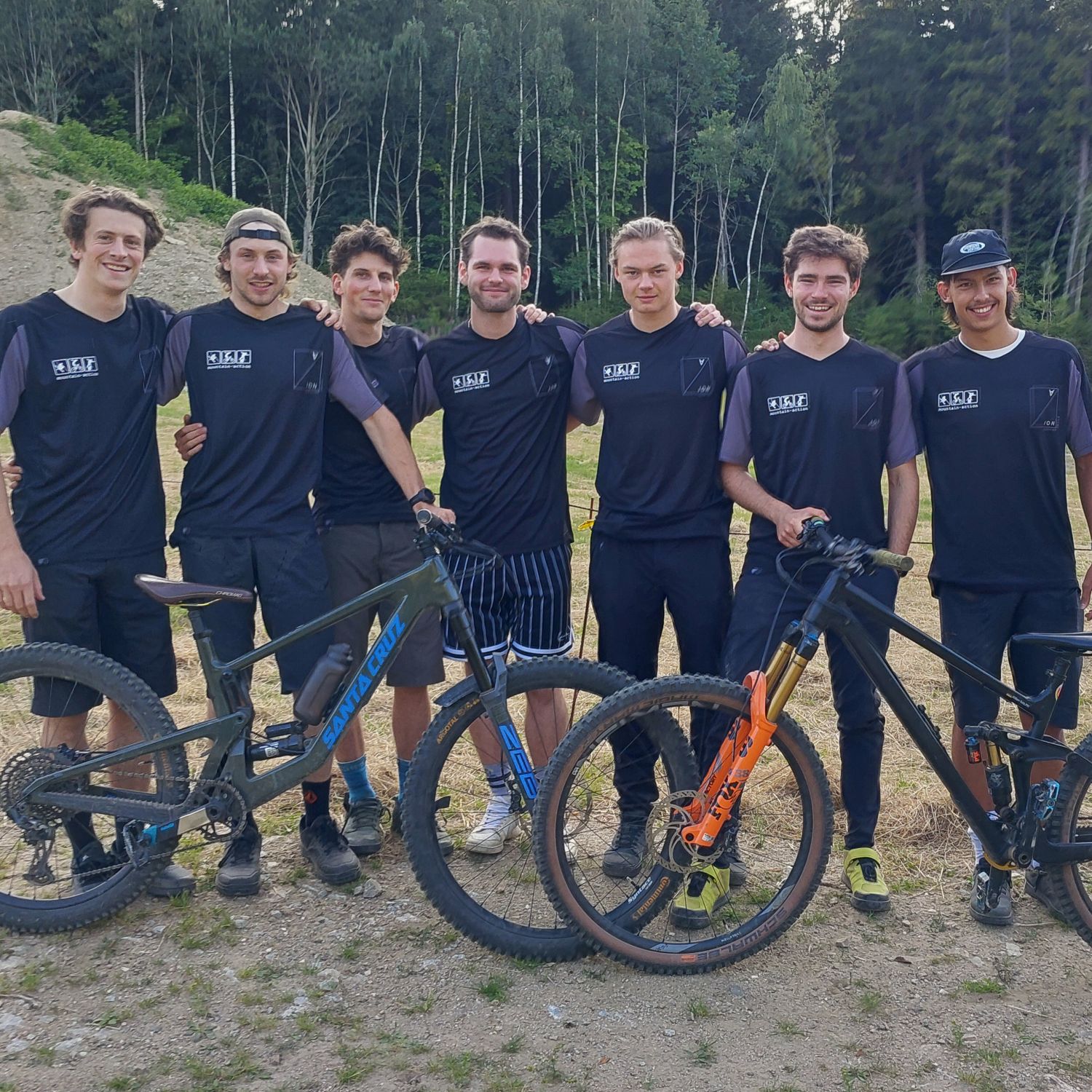 Mountain-action MTB Coaches - ein paar fehlen noch auf dem Bild