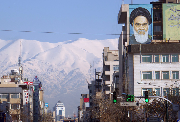 Freeride in Iran. Blick von Teheran auf das Albroz Gebirge